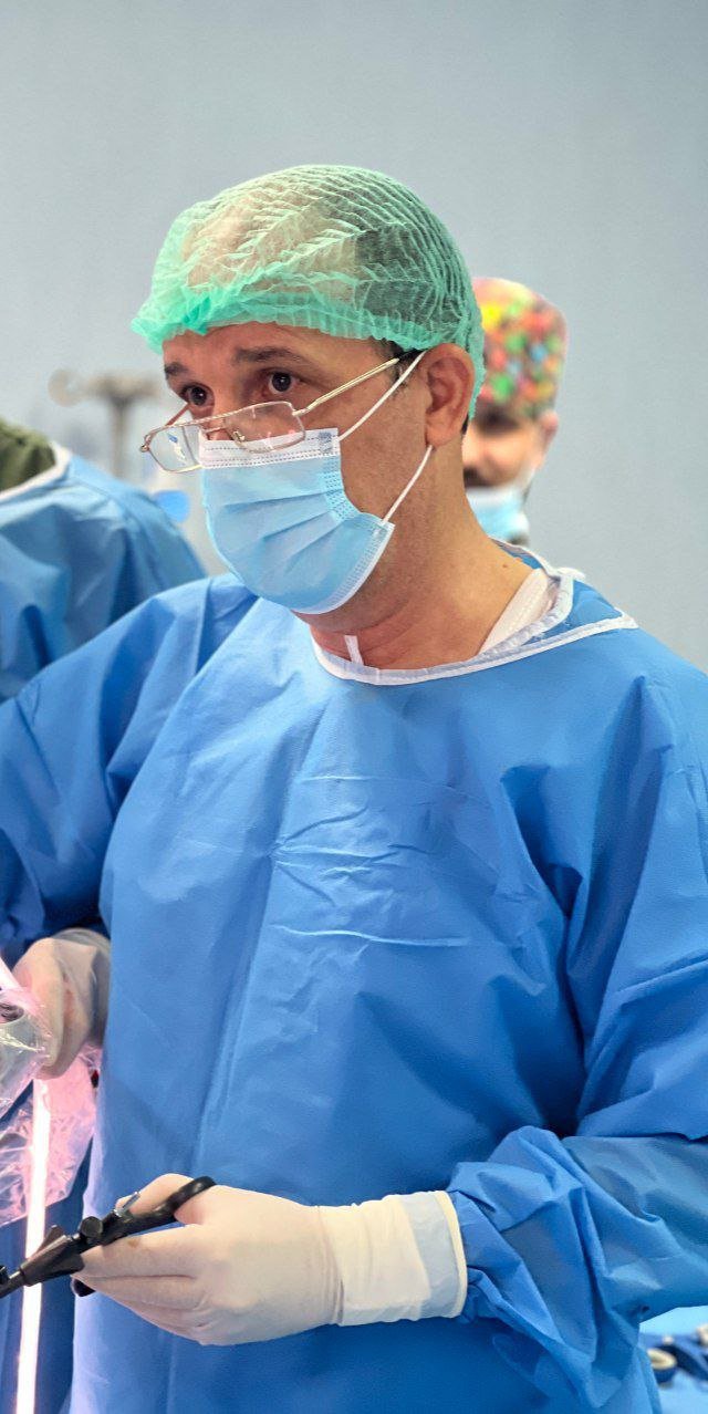 دكتور علي غالب